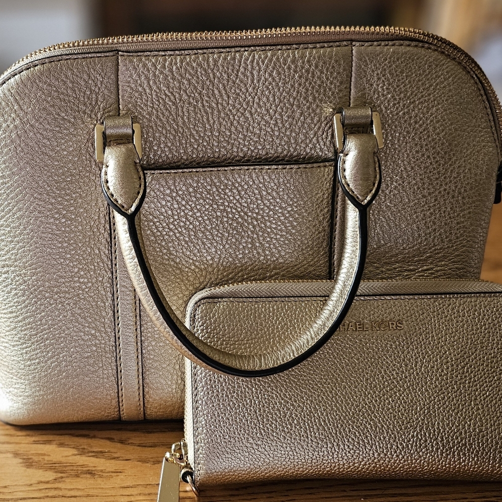 Leather Micheal Kors Gold Handbag with Matching Wallet